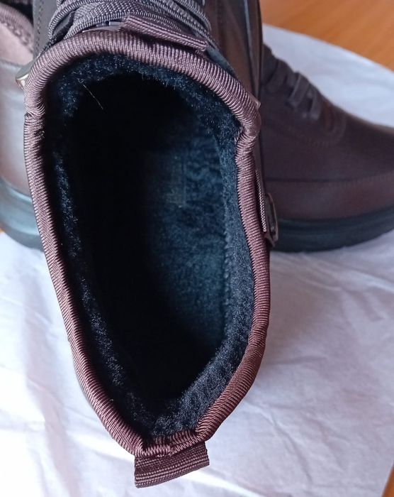 Sapatos em pele com pelo por dentro -NOVO