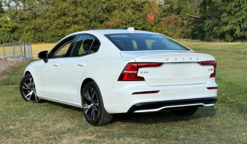 Volvo S60 B5 Core Dark Theme      2024