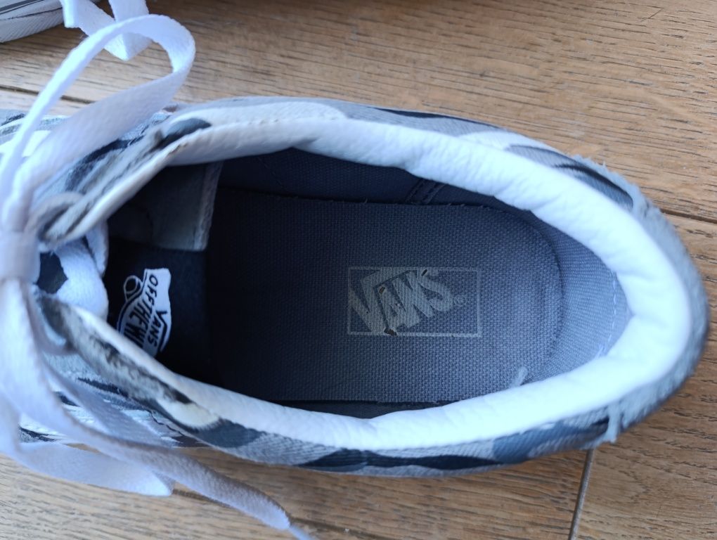 Vans Junior rozmiar 39 zamasz -materiał