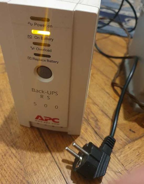 Преобразователь инвертор бесперебойник упс APC 500