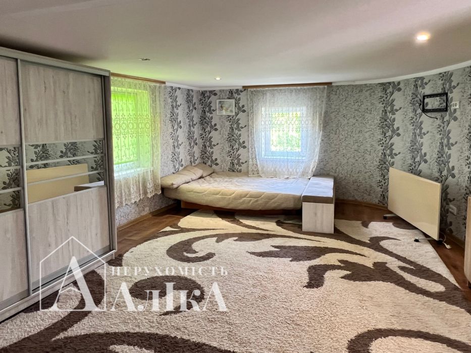 Продам квартиру з гаражем та времянкою в Старому місті