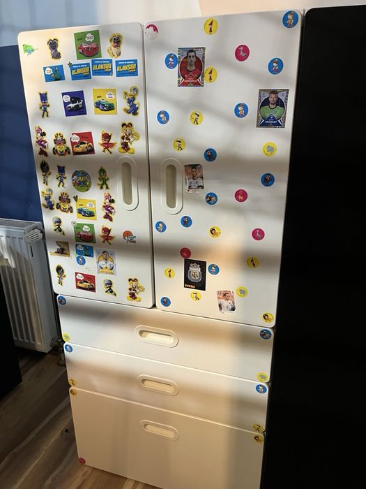 Sprzedam dziecięcą szafę z Ikea w kolorze bialym z naklejkami