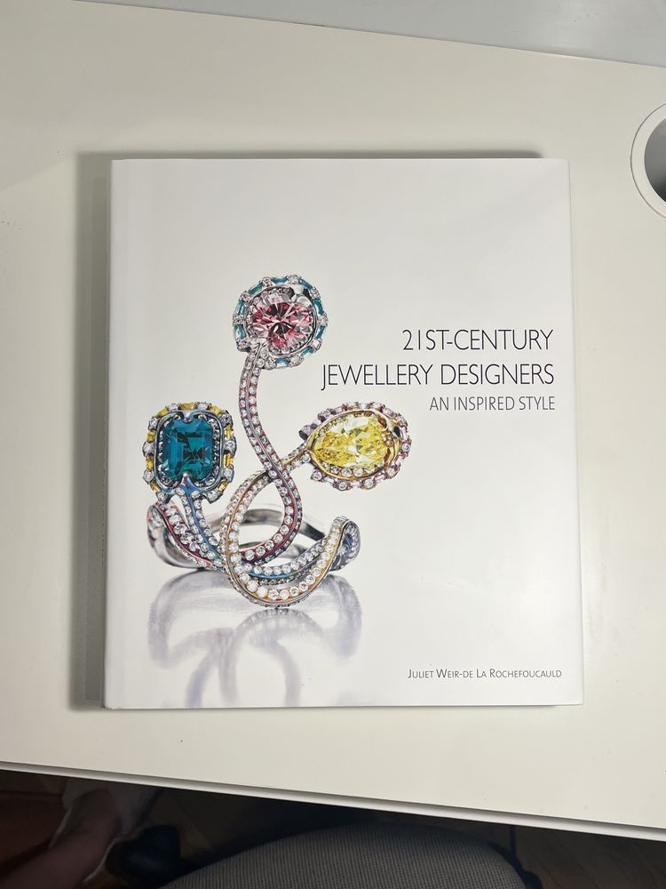 Книга 21st-century jewellery designers: an inspired style