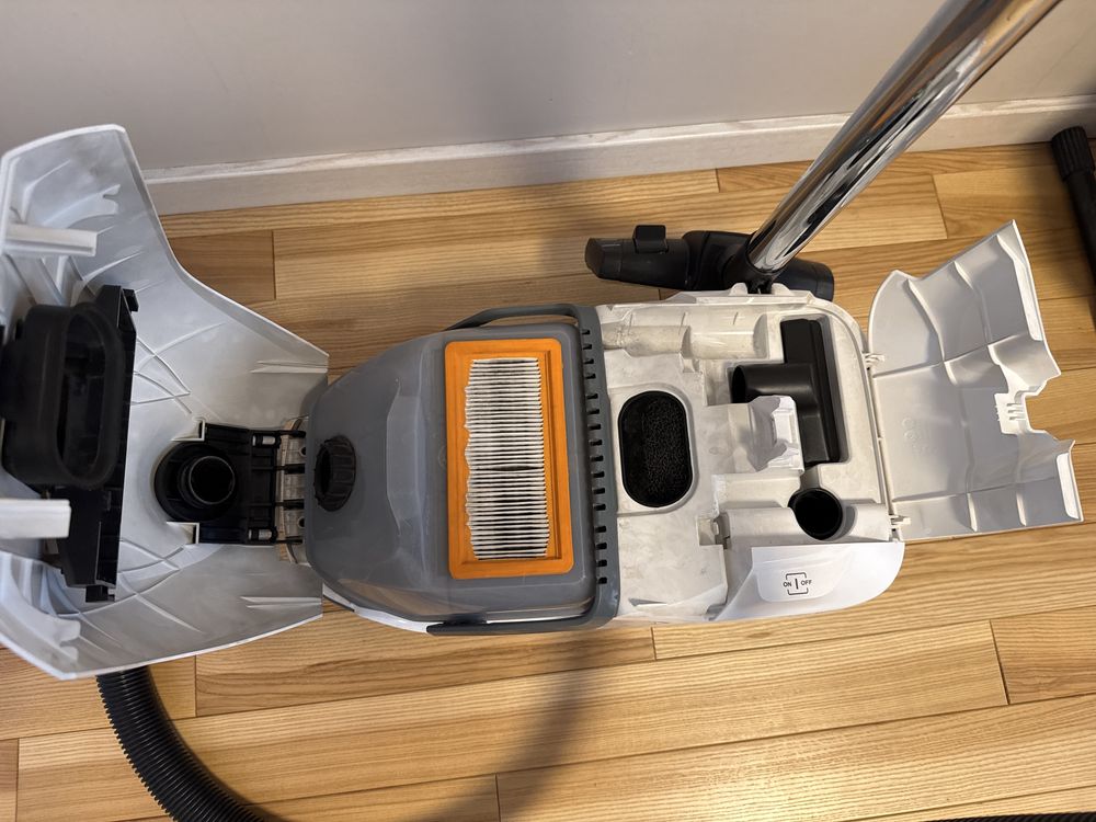Пилосос с аквафільтром Karcher DS 6 Premium