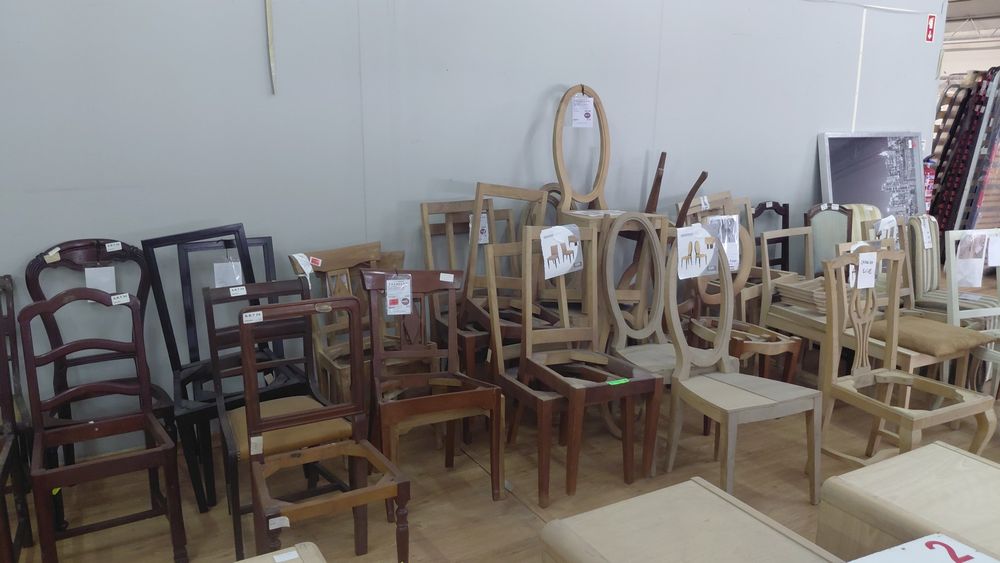 Cadeiras soltas (algumas bruto e por estofar) desde 10 eur
