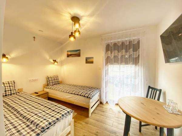 Pokoje z łazienkami 2-3 osobowe, od 65zł, duży monitorowany parking