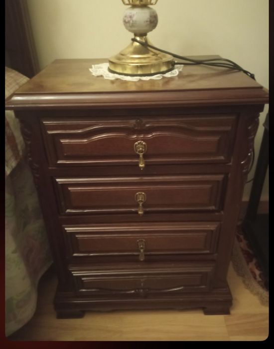 Quarto completo em madeira maciça