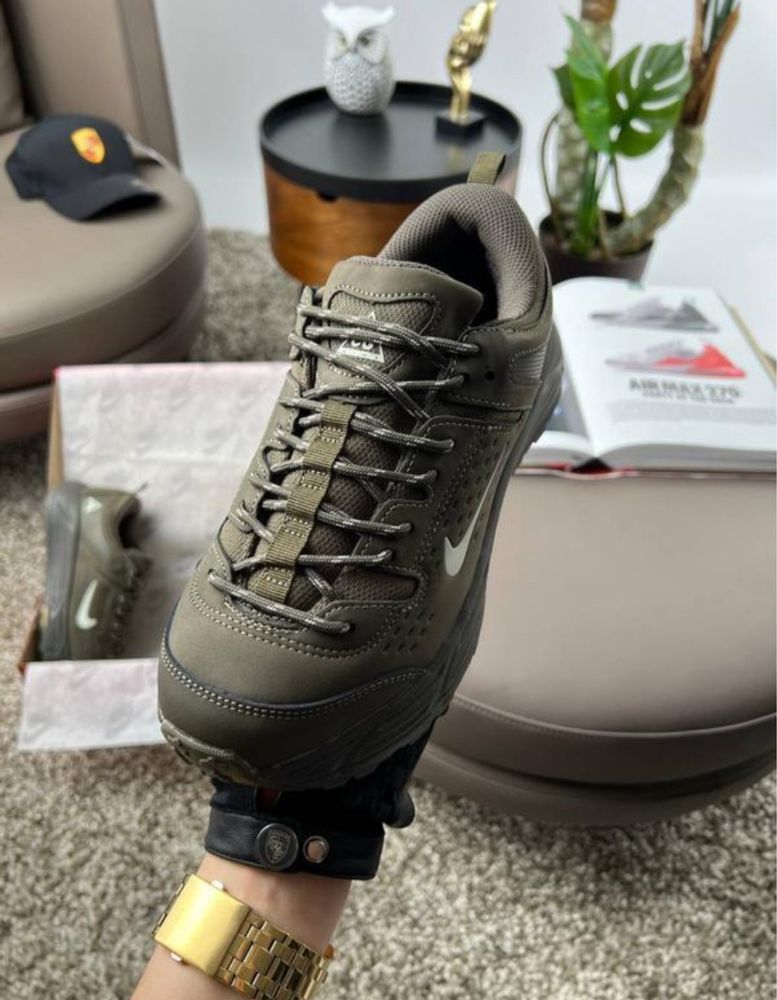 Чоловічі кросівки nike acg running khaki