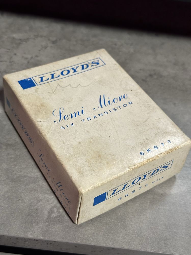 Портативний радіоприймач Радіо Lloyd’s вінтаж робоче 1960 роки