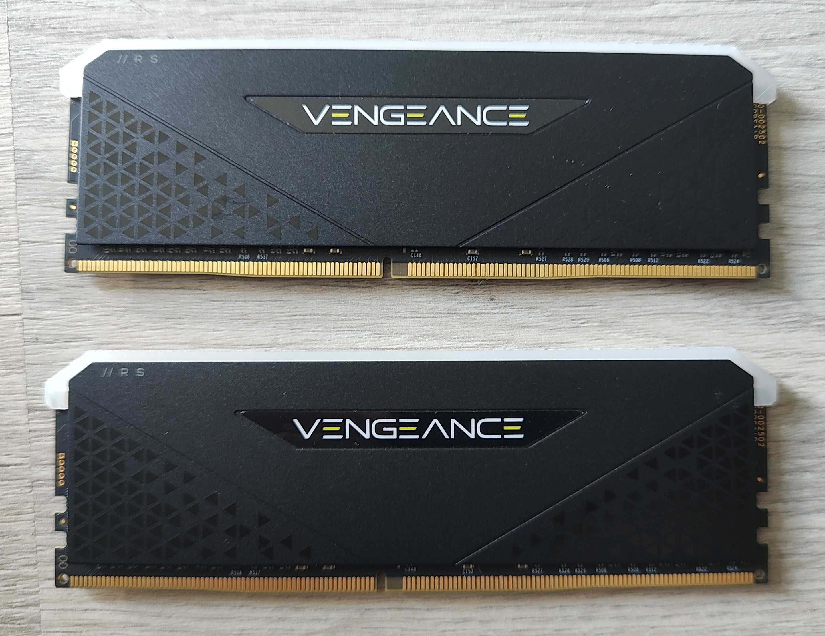 Pamięć RAM RGB Corsair Vengeance RGB RS DDR4 32 GB (2x16GB), 3200MHz