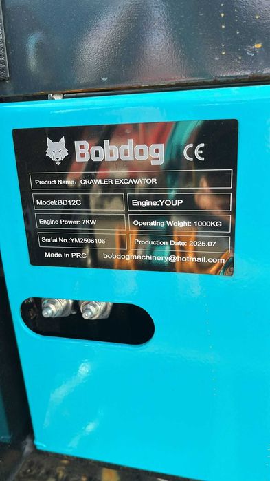 Minikoparka z pełną kabiną Bobdog , 2025 rok NOWA!!!  2 x sztuki w ofe