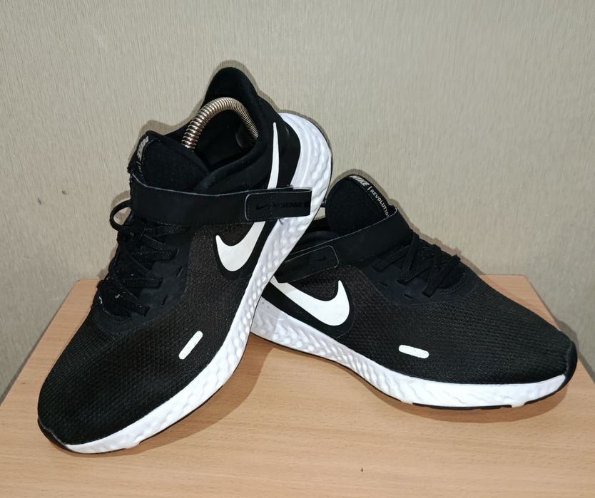 Кросівки фірми Nike 43 розміру