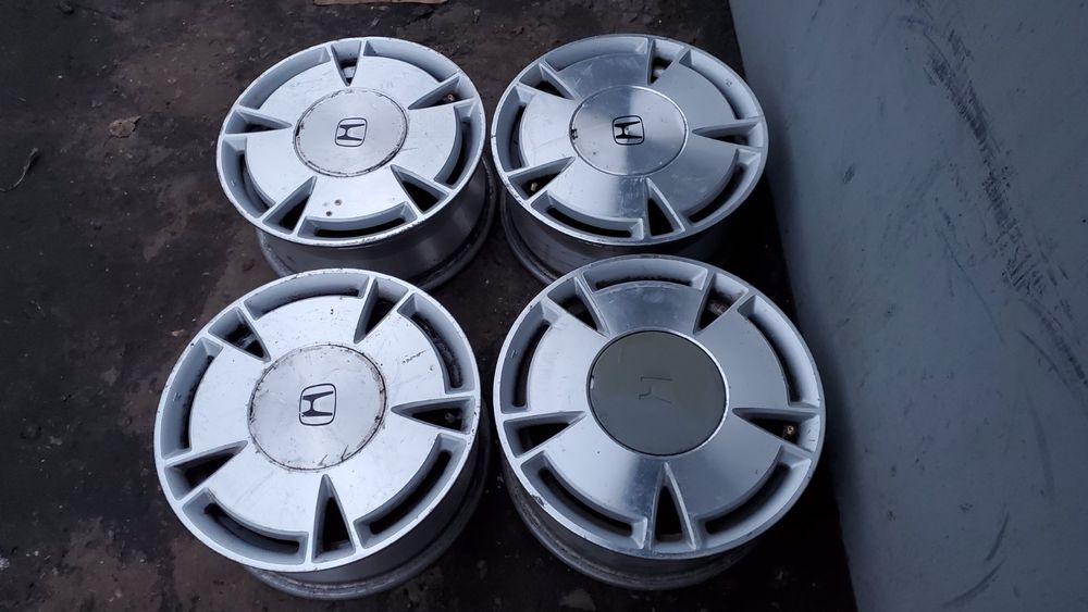 142*Продам оригінал диски Honda R15 5x114.3 Civic Legend та інші