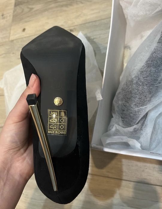 Туфлi на підборах (лодочки)