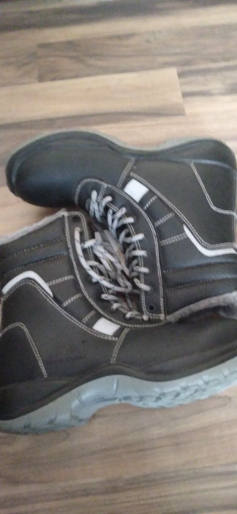 Buty robocze zimowe