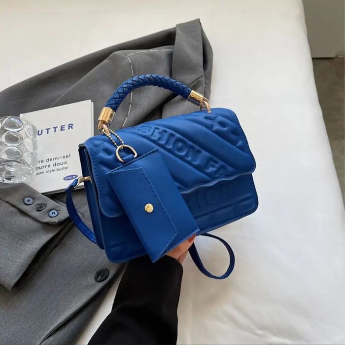 Torebka - pikowana listonoszka z łańcuszkiem