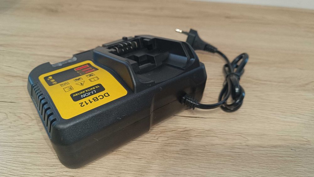 Wkrętarka akumulatorowa DeWalt DCD805 20V z akumulatorem i ładowarką