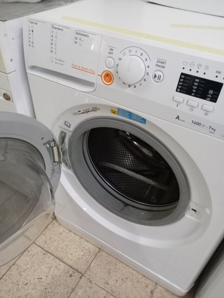 Máquina de lavar e secar Indesit