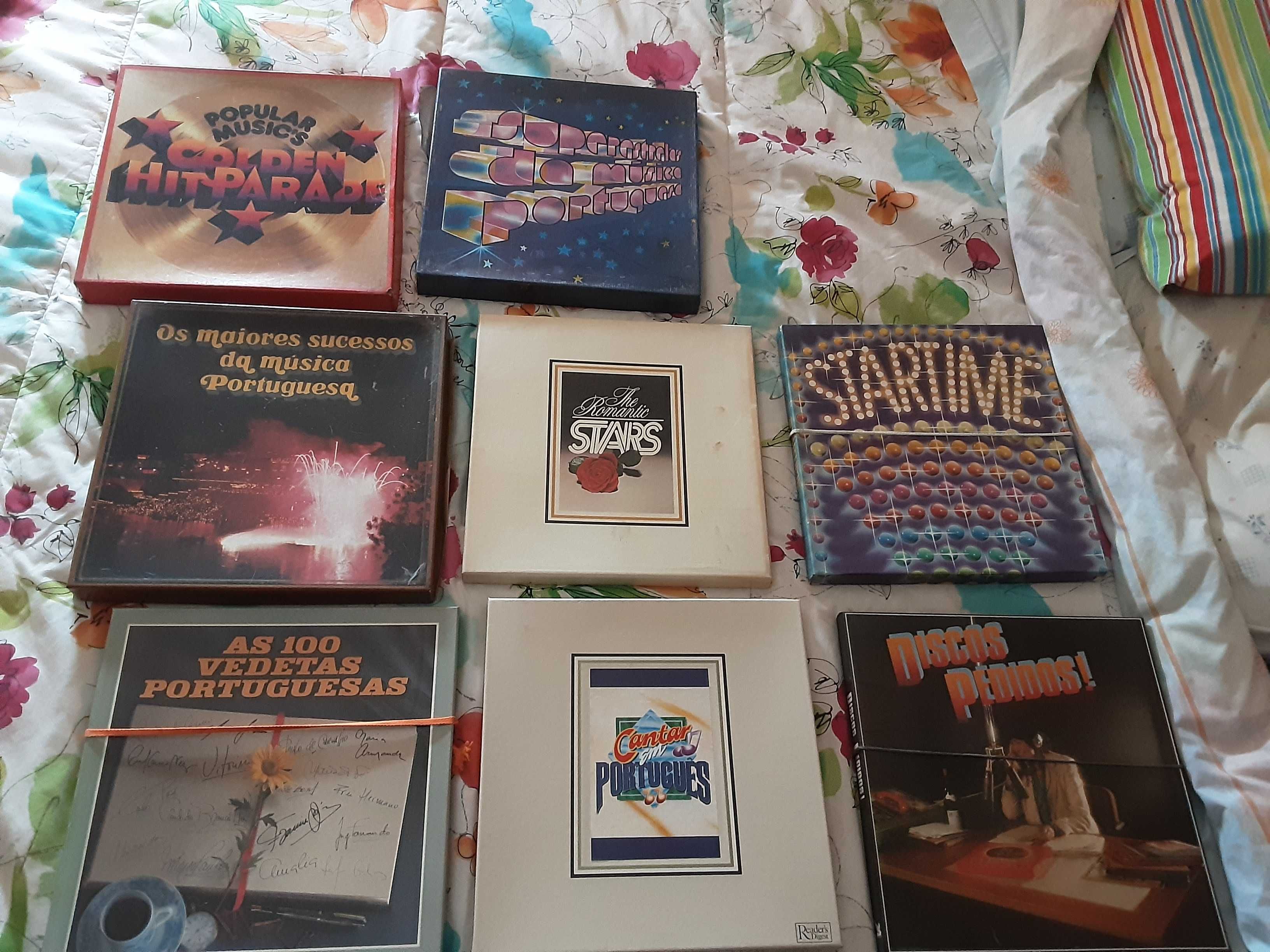 Várias caixas a maioria com 8 discos vinil como novo