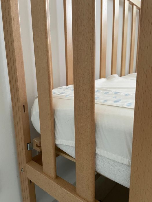 Cama bebé com gaveta