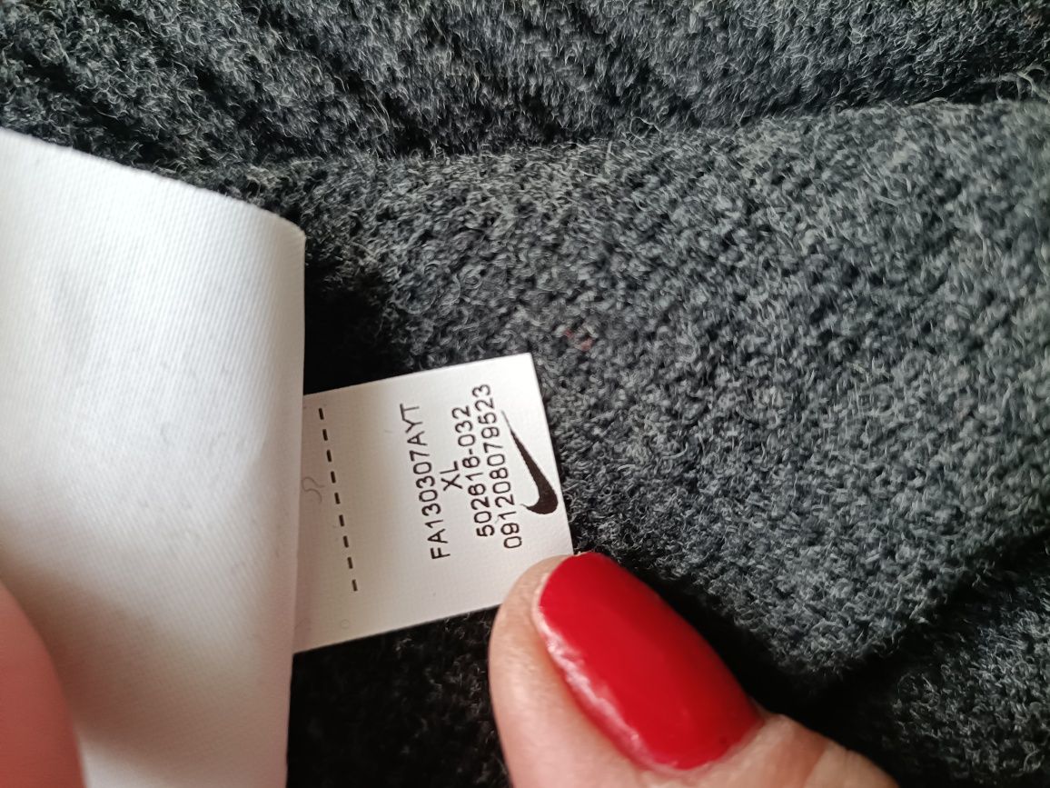 Sweterek wełniany Nike
