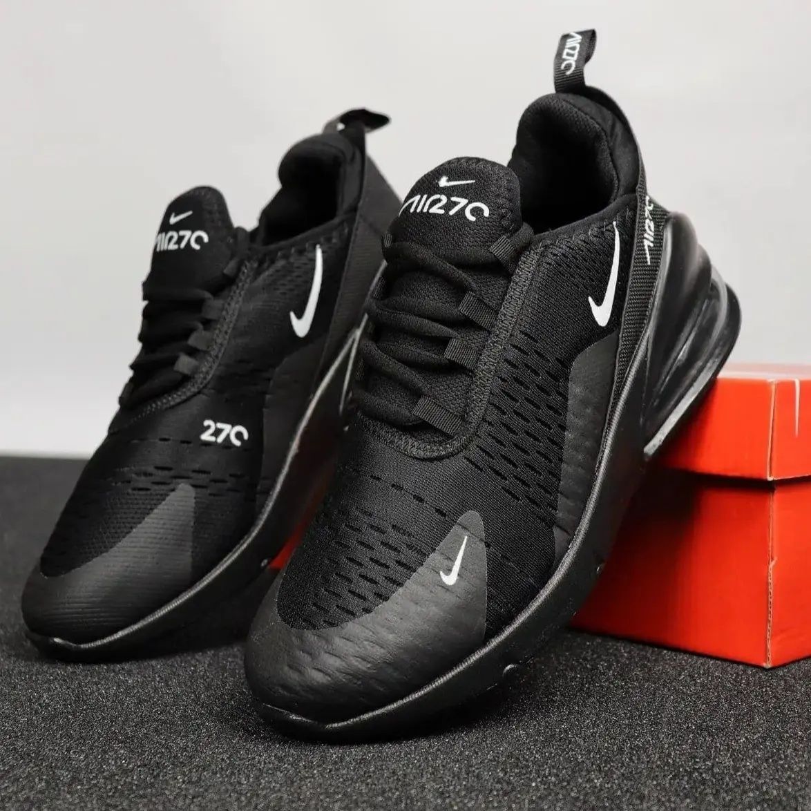 Кросівки Nike Air Max 270 чорного кольору