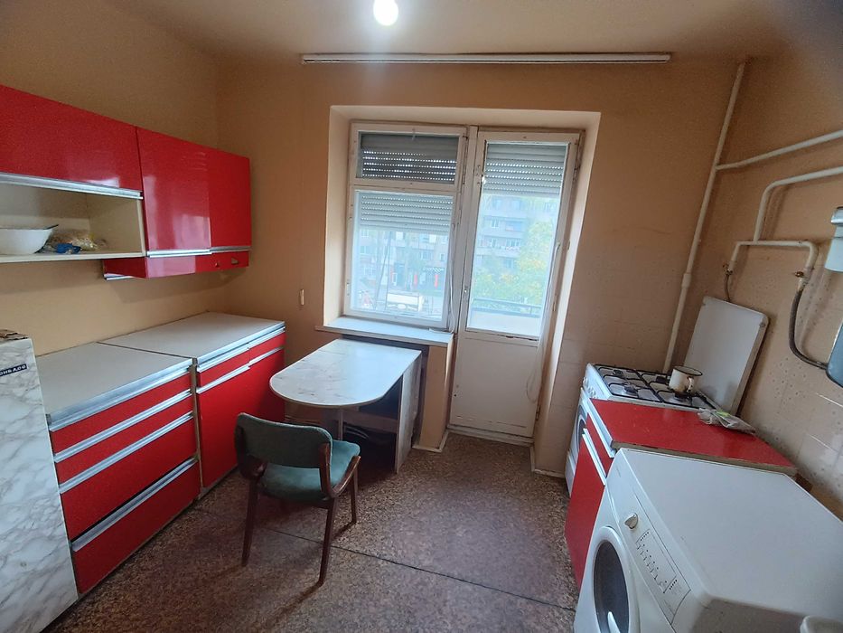 2 кімнатна КВАРТИРА 54 кв.м біля АТБ, житловий стан, 2 балкони, лоджія