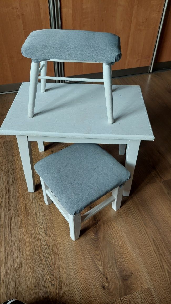 Stolik dwa krzesełka