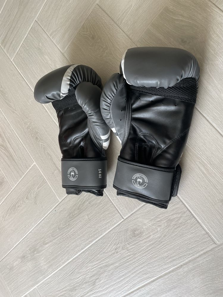 Боксерські перчатки VENUM 14 унцій оригінал стан ідеал