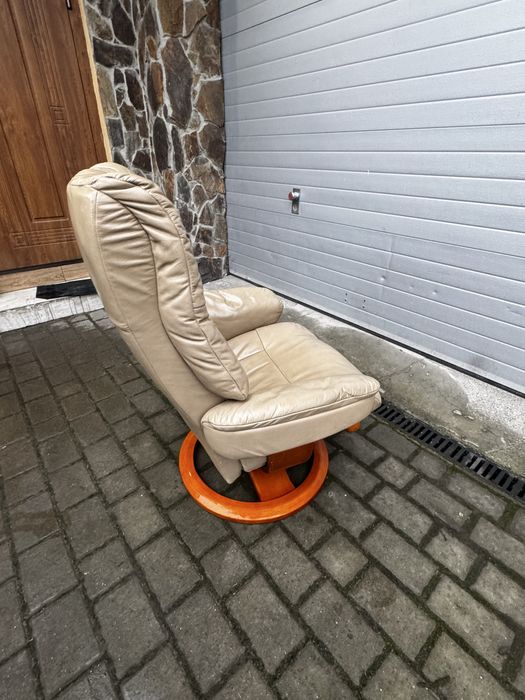 Шкіряне компютерне крішло