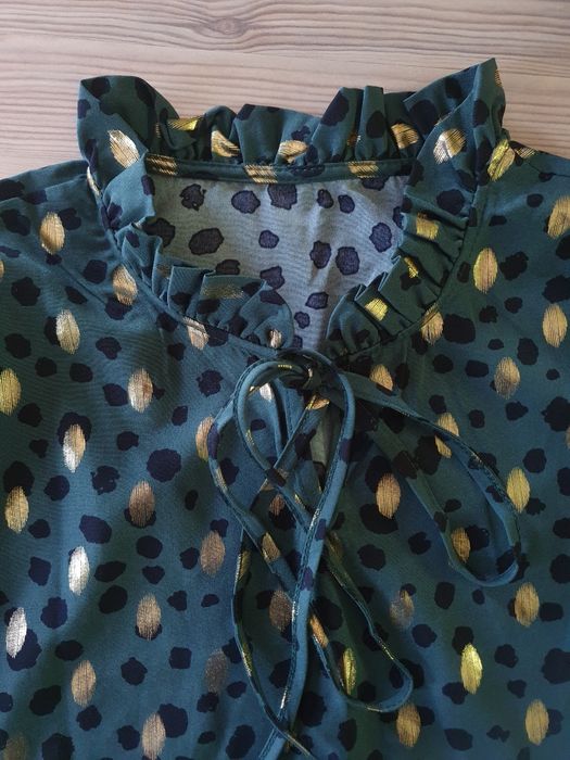 Elegancka bluzka wiązana pod szyją, rękawki tulipany