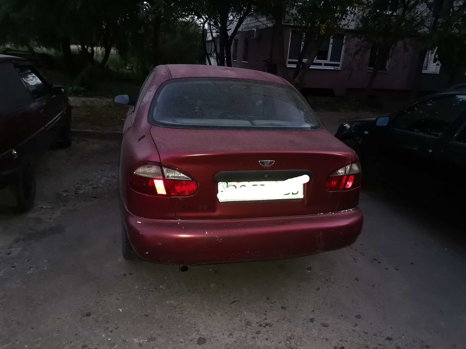 Деу ланос1,5 рік 2003