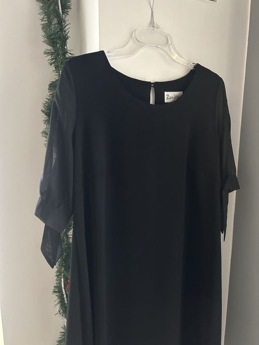 Elegancka sukienka z wiązanymi rękawami