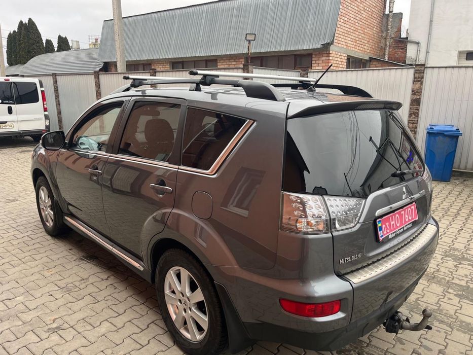Мітсубісі аутлендер  2.2  2011 автомат