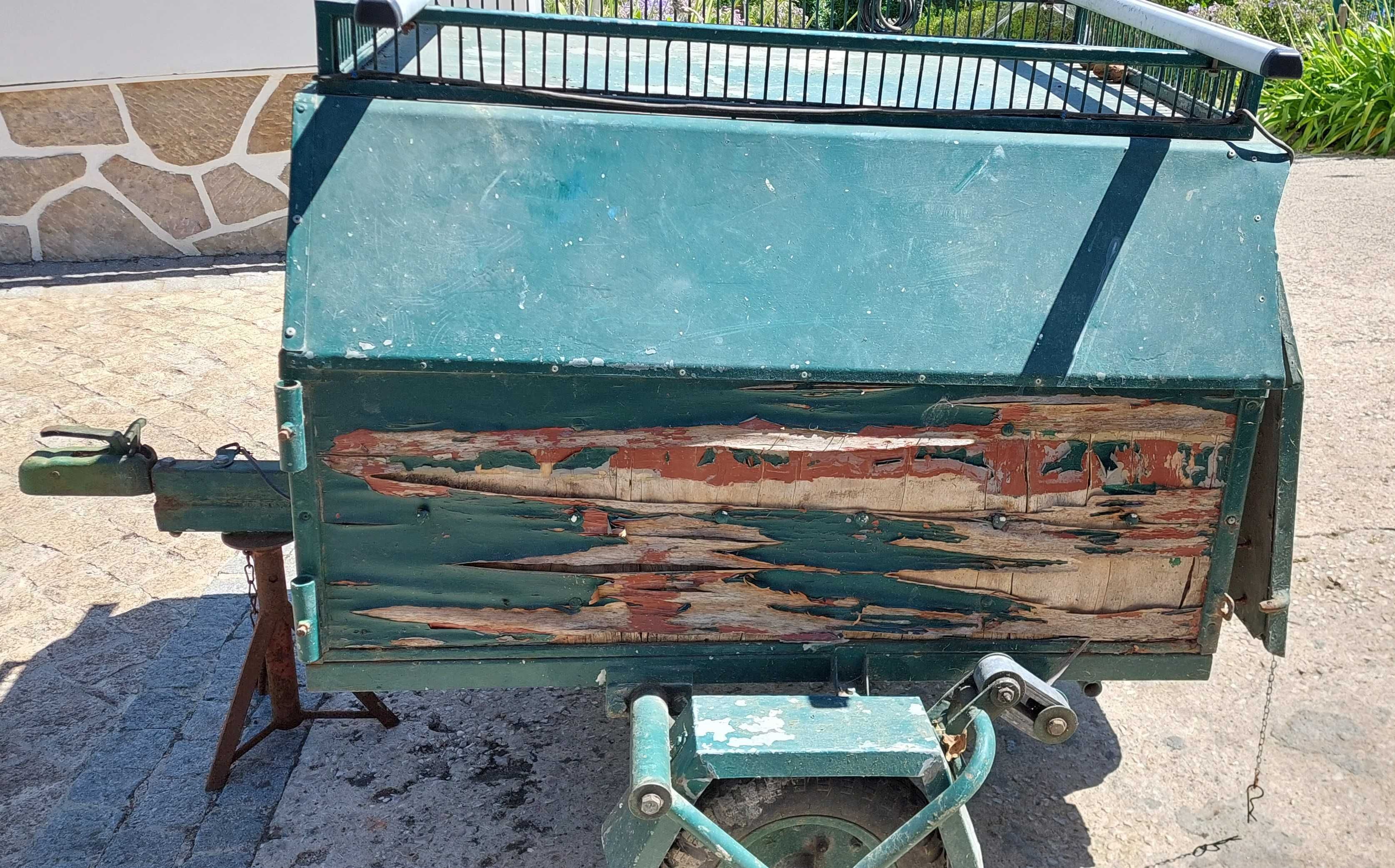 Atrelado para transporte de cão