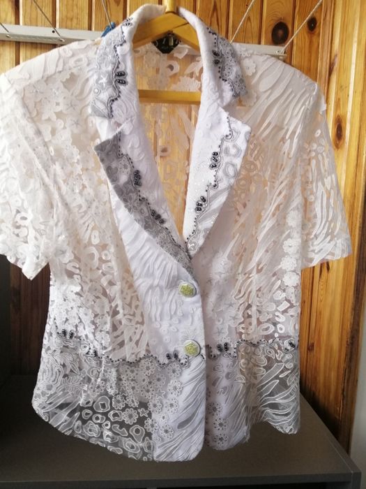 Лёгкие летние платья и костюмы.