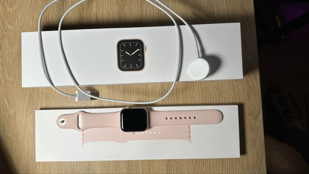 Apple watch 5 (44 мм)