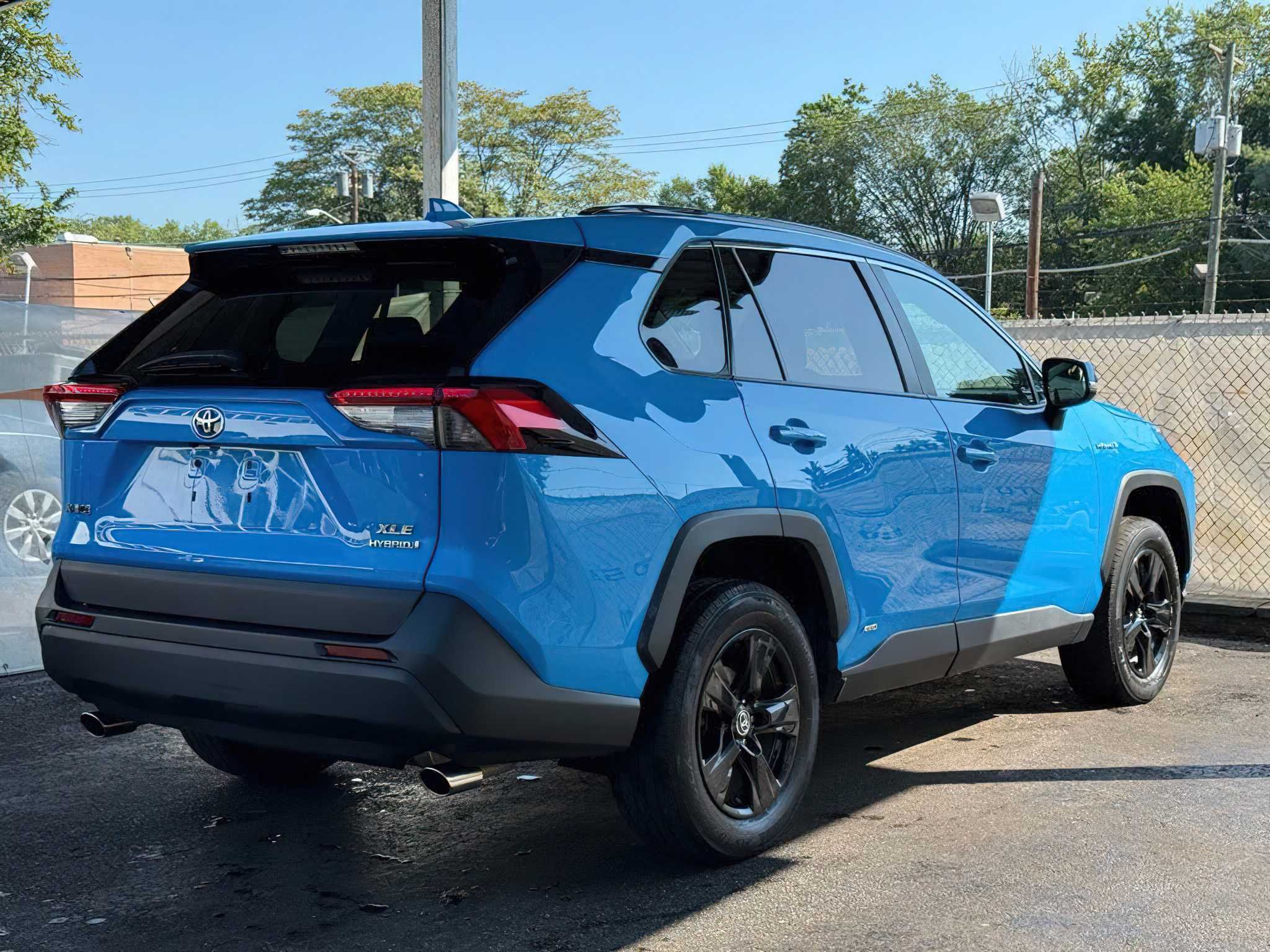 Toyota RAV4 XLE Hybrid      2020
