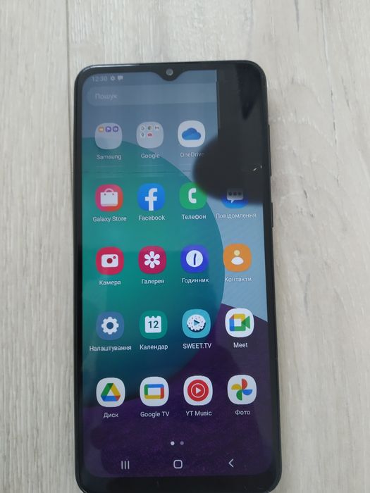 Телефон СамсунгGalaxy A02 з тріснутим екраном