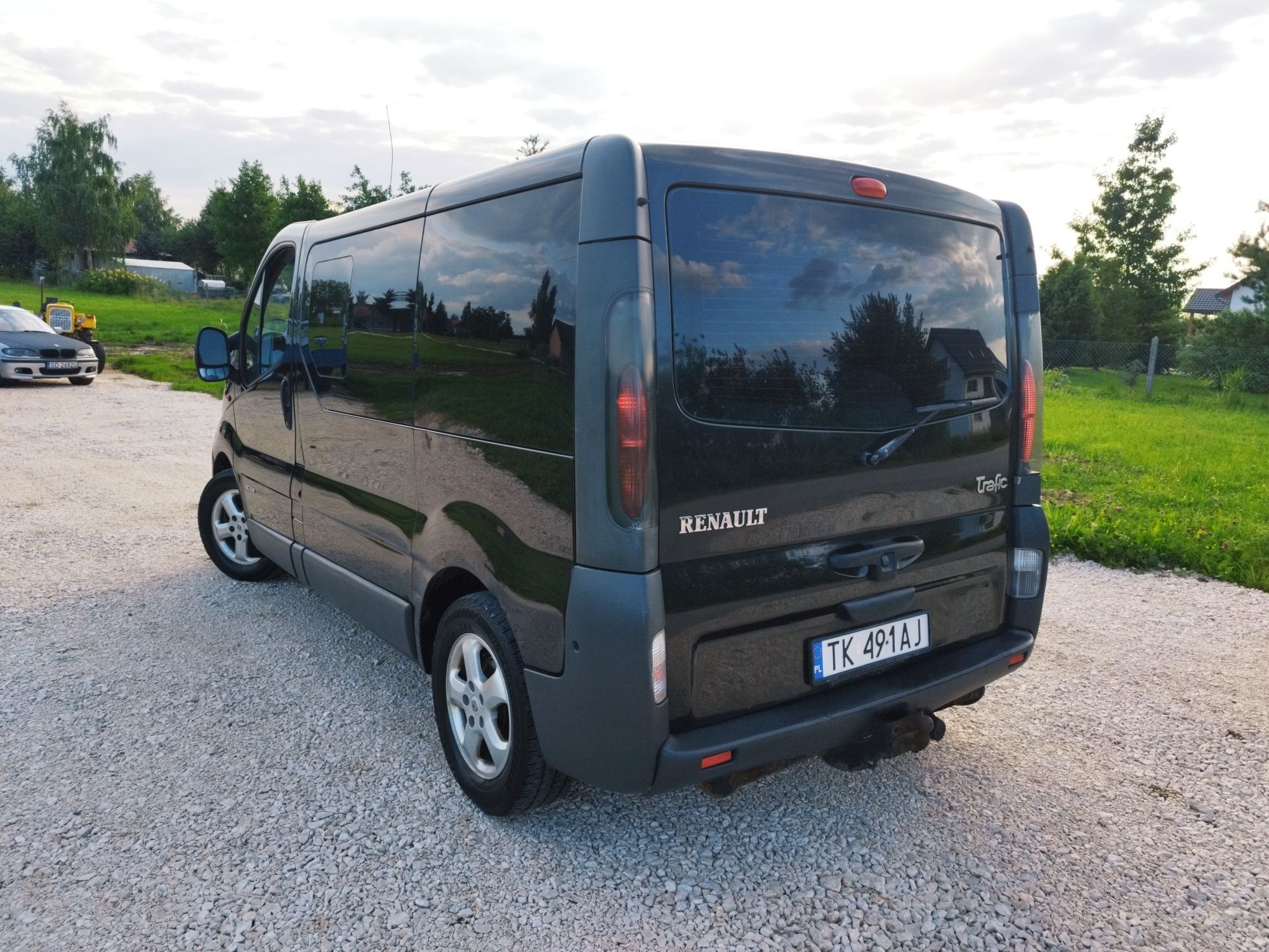 Renault Trafic 2.5DCi 140 9 Osobowy Klima Alufelgi Zadbany