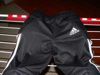 spodnie piłkarskie z ochraniaczami Adidas 10 lat plus bluza Adidas kom