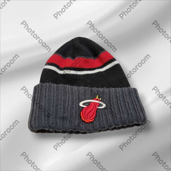 Czapka na zimę z dzianiny New Era HWC NBA
