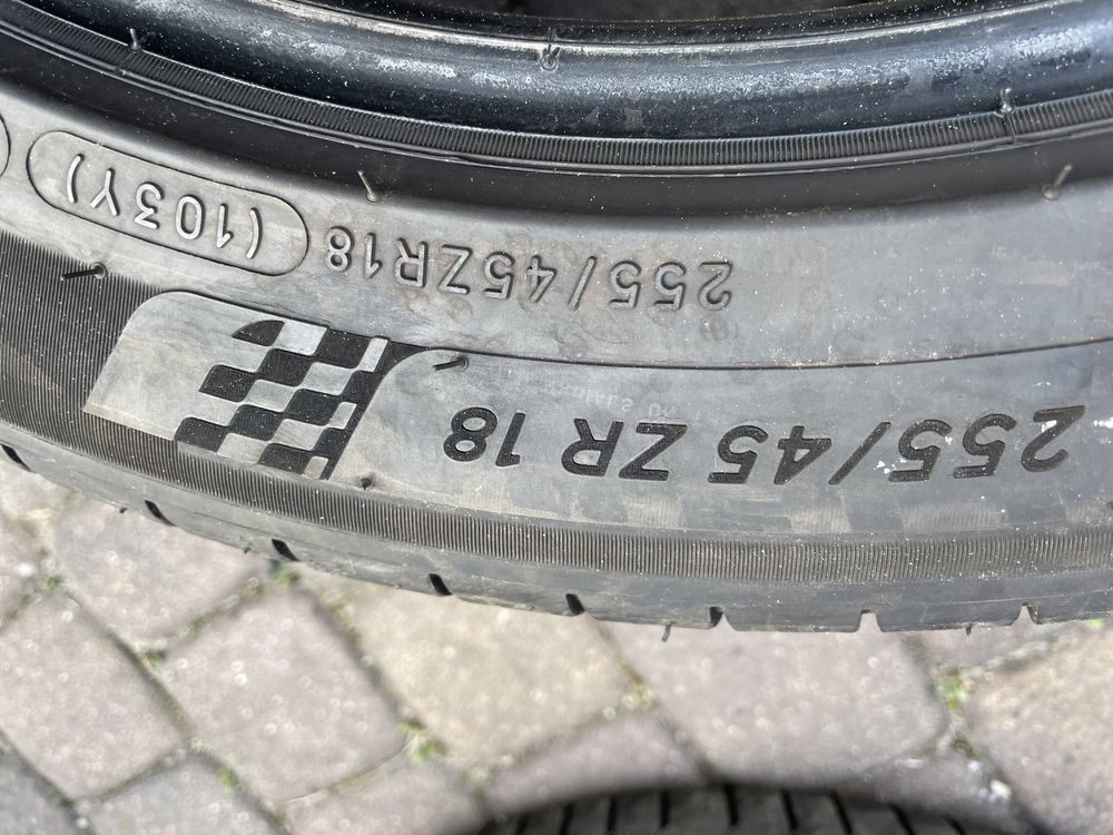 255/45/18 michelin