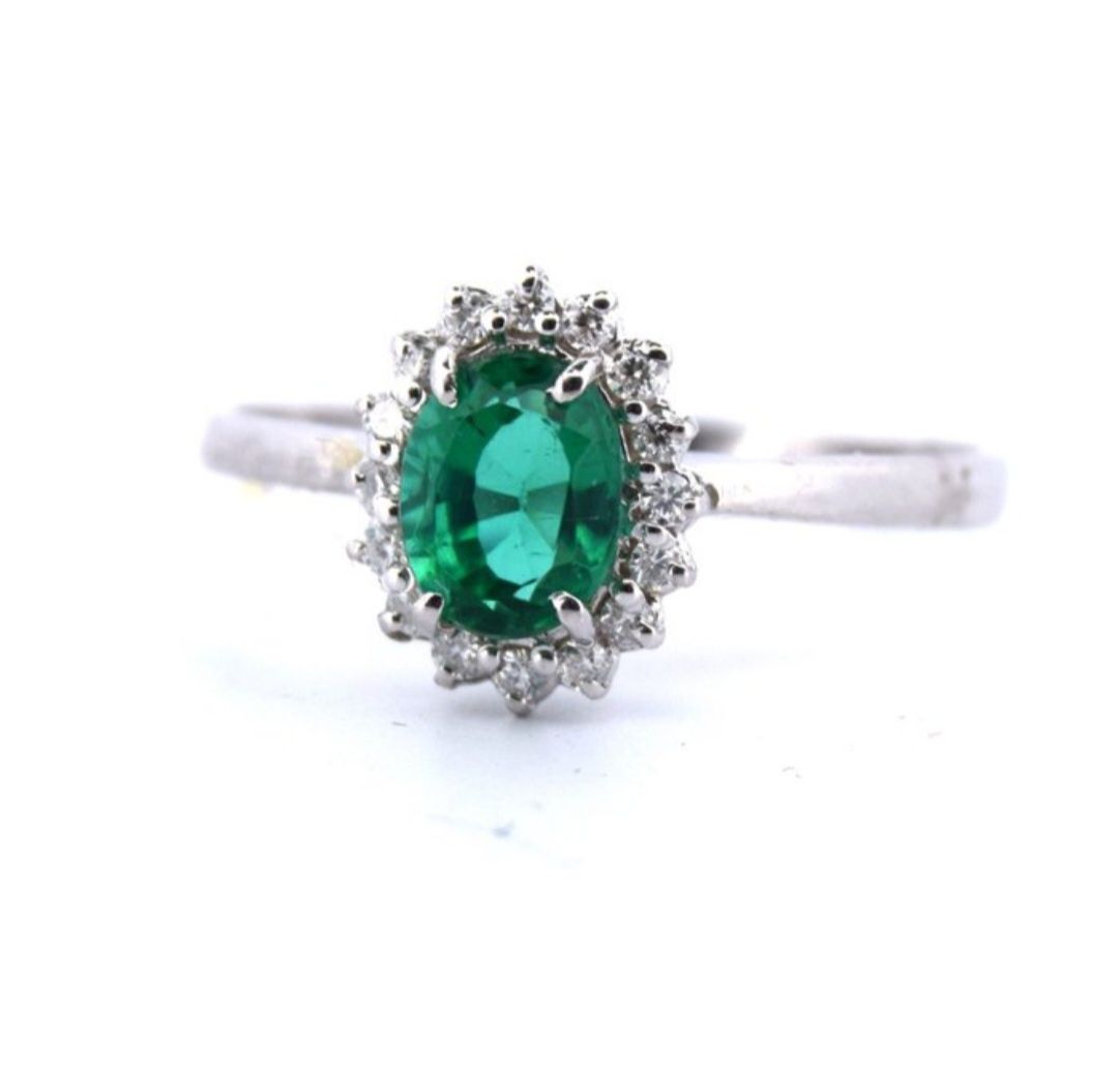 Anel de Ouro Branco Esmeralda e Diamantes