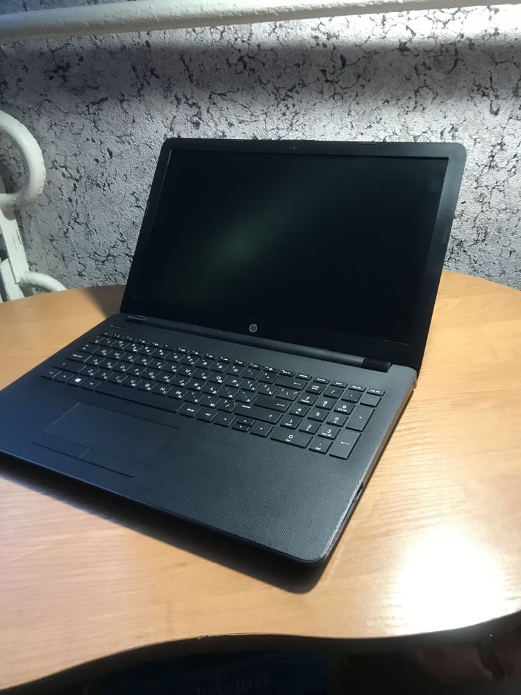 HP laptor 15-ra0xx