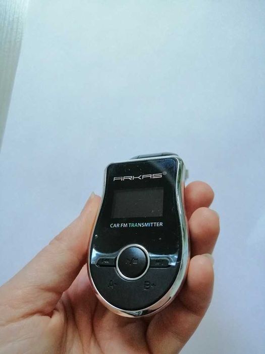 Transmiter FM Arkas FM70. Nadajnik FM do samochodu.