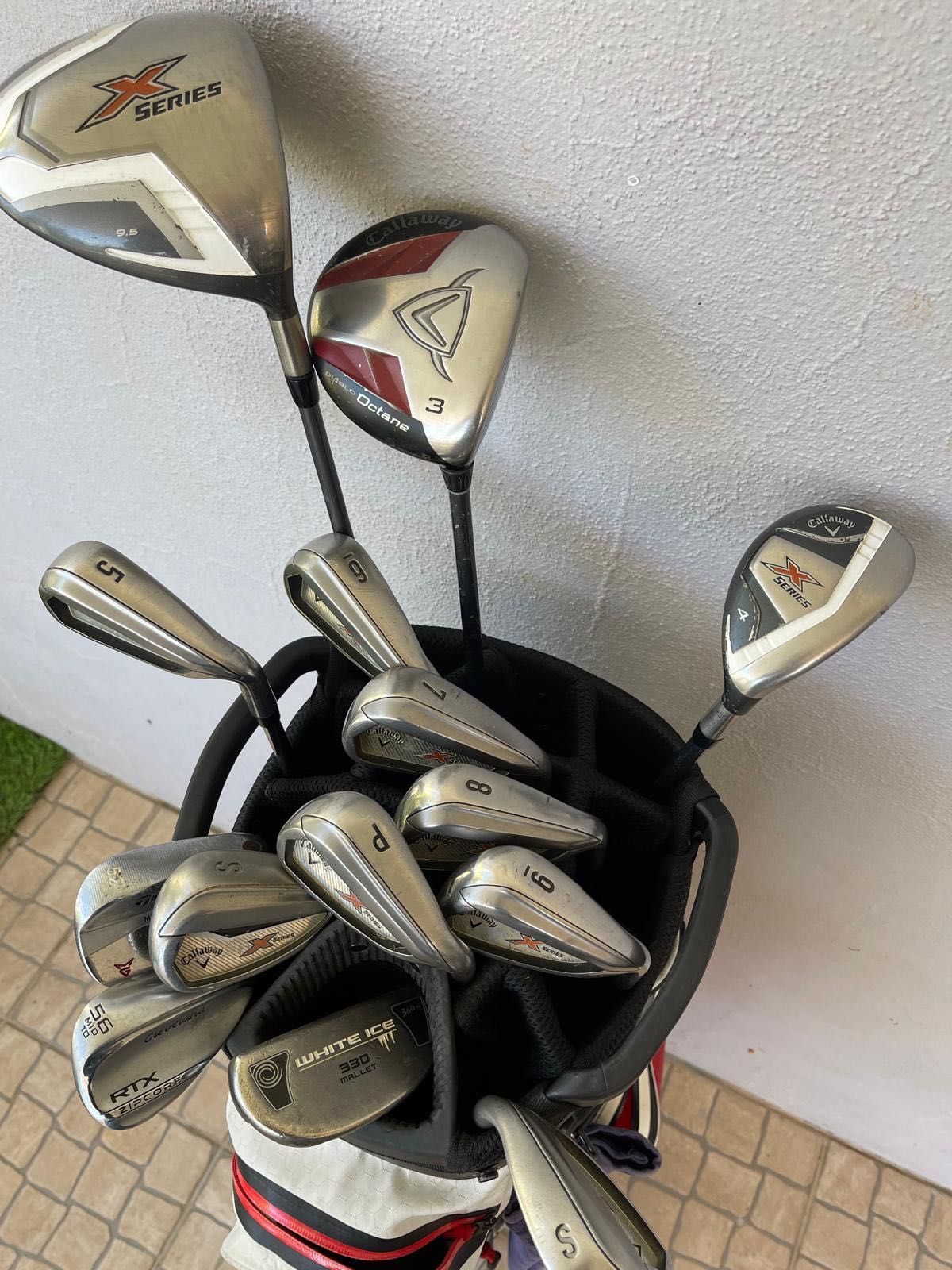 Saco com conjunto de tacos de golfe