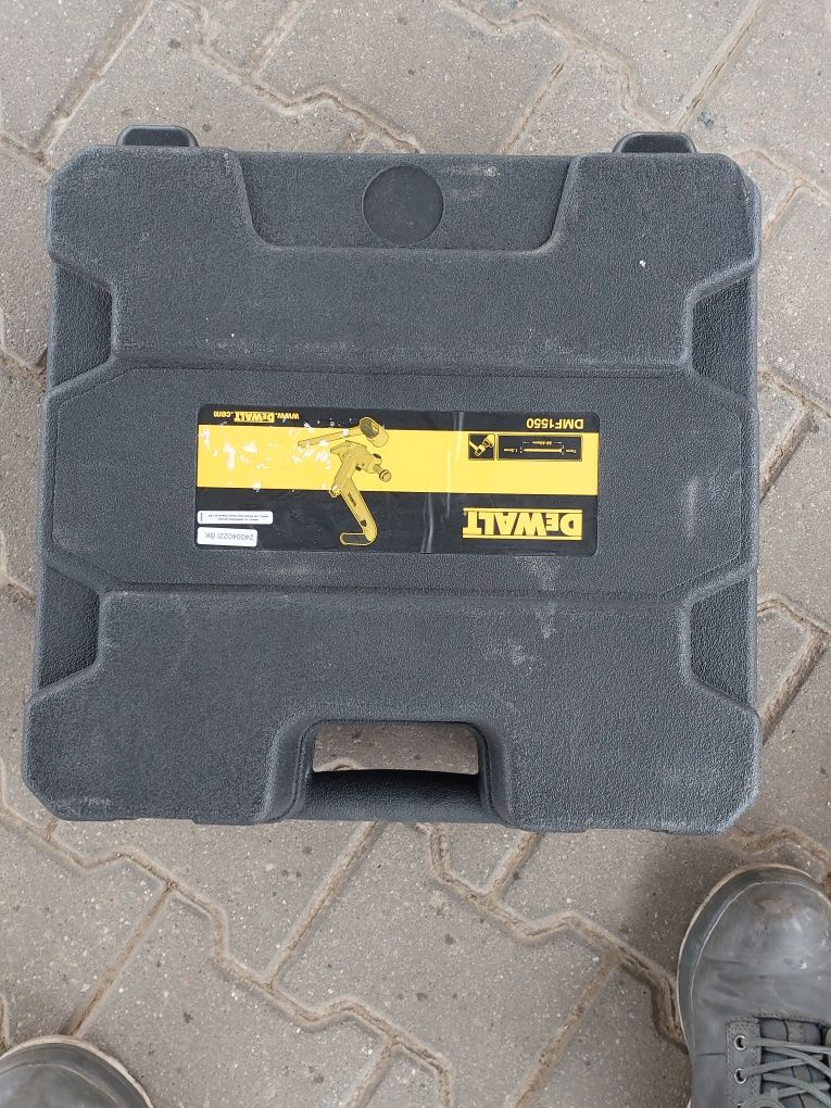 Ręczna  gwozdziarka do podłóg dewalt