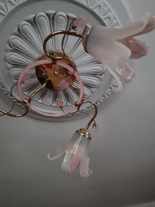 Світильник люстра з металевим каркасом у вигляді квітів для освітлення