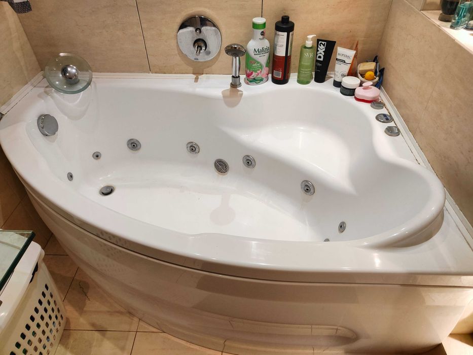 Wanna z hydromasażem narożna prawa